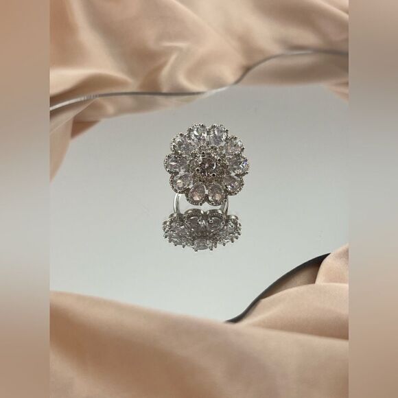 Sterling Silver Floral Cocktail Ring - Picture 3 of 7